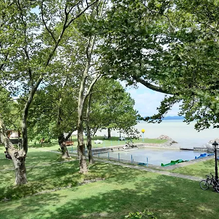 Ξενοδοχείο με διαμερίσματα Boglar-coop Ueduelo Balatonboglár